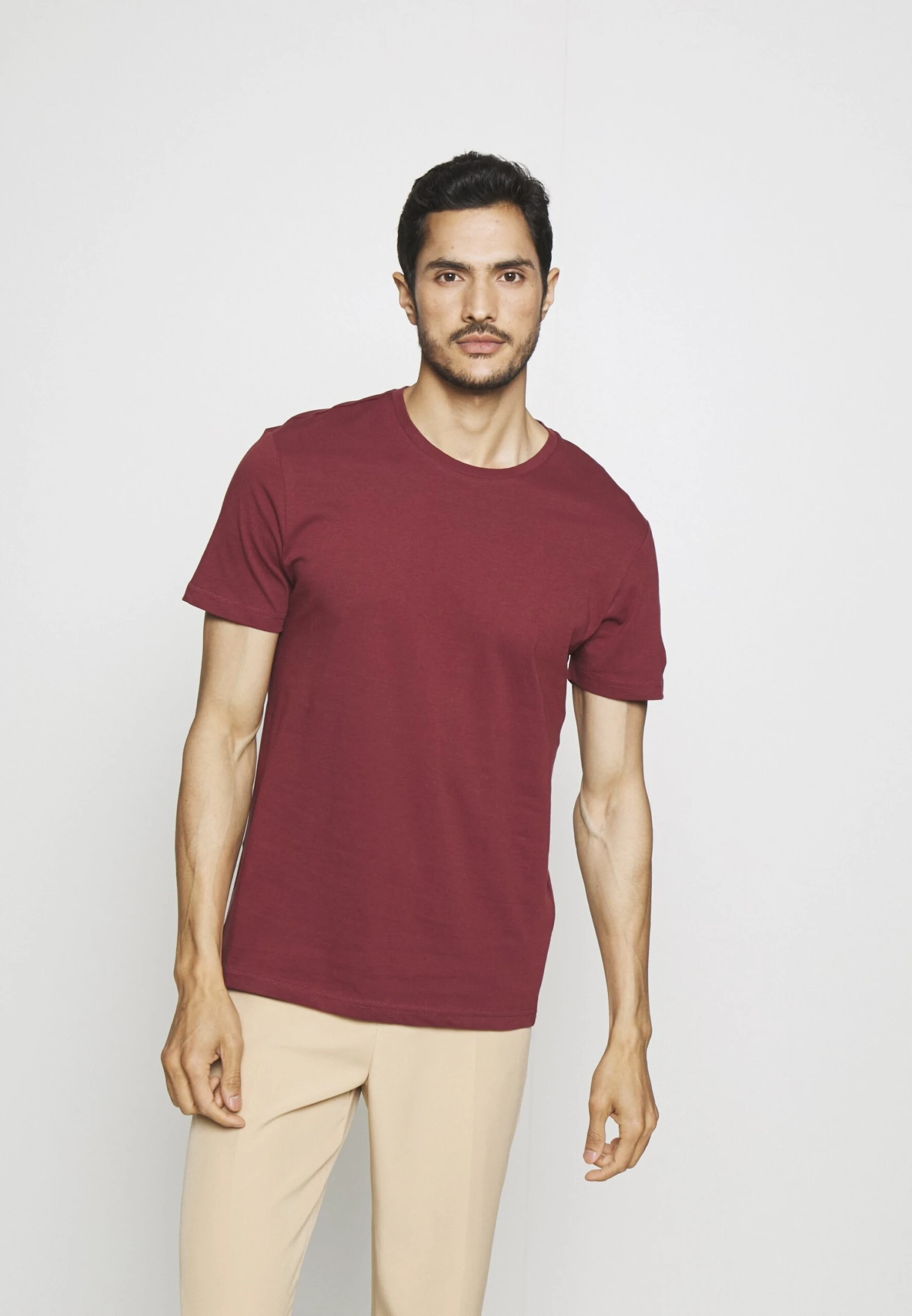 Pier One 5 Pack - T-Shirt Basic - White/Black/Bordeaux 10 Pier One 5 Pack - T-Shirt Basic - White/Black/Bordeaux - Afbeelding 8