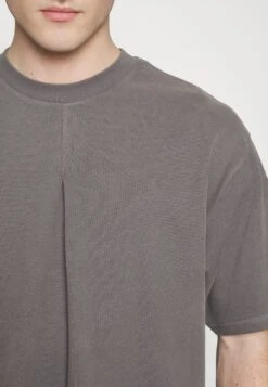 Pier One T-Shirt Basic - Dark Grey 11 Pier One T-Shirt Basic - Dark Grey -Pier One 4668e52b784f474bbd500bf53439087f