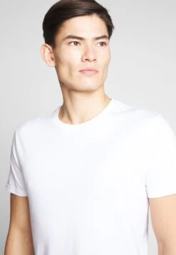 Pier One 2 Pack - T-Shirt Basic - White/Dark Blue 12 Pier One 2 Pack - T-Shirt Basic - White/Dark Blue -Pier One 5d6a04d994e343d2903cc2c1666bad4b