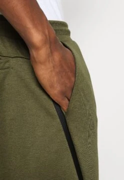 Pier One Trainingsbroek - Olive 11 Pier One Trainingsbroek - Olive -Pier One 92124823220646329f52c61a38cf8de5