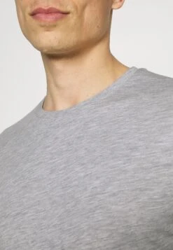 Pier One 2 Pack - Longsleeve - Dark Blue/Mottled Grey 13 Pier One 2 Pack - Longsleeve - Dark Blue/Mottled Grey -Pier One cd6ec0e4a5ce4da2ad93f26320d69450