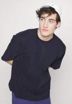 Pier One T-Shirt Basic - Dark Blue 12 Pier One T-Shirt Basic - Dark Blue -Pier One e58d92e476be459db48af8d26f4d2482