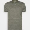Pier One Poloshirt - Olive 1 Pier One Poloshirt - Olive -Pier One f21c0b2b47da44f6a6e3b68e1a627032