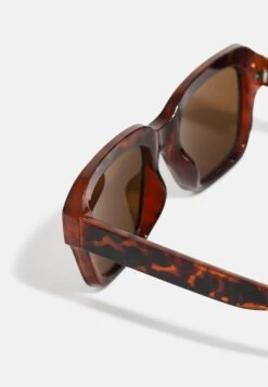 Pier One Unisex - Zonnebril - Black 15 Pier One Unisex - Zonnebril - Black -Pier One faad10b8a5a2445f865f09b5d12427d1